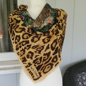 Diane Von Furstenberg 100% light-weight wool scarf
